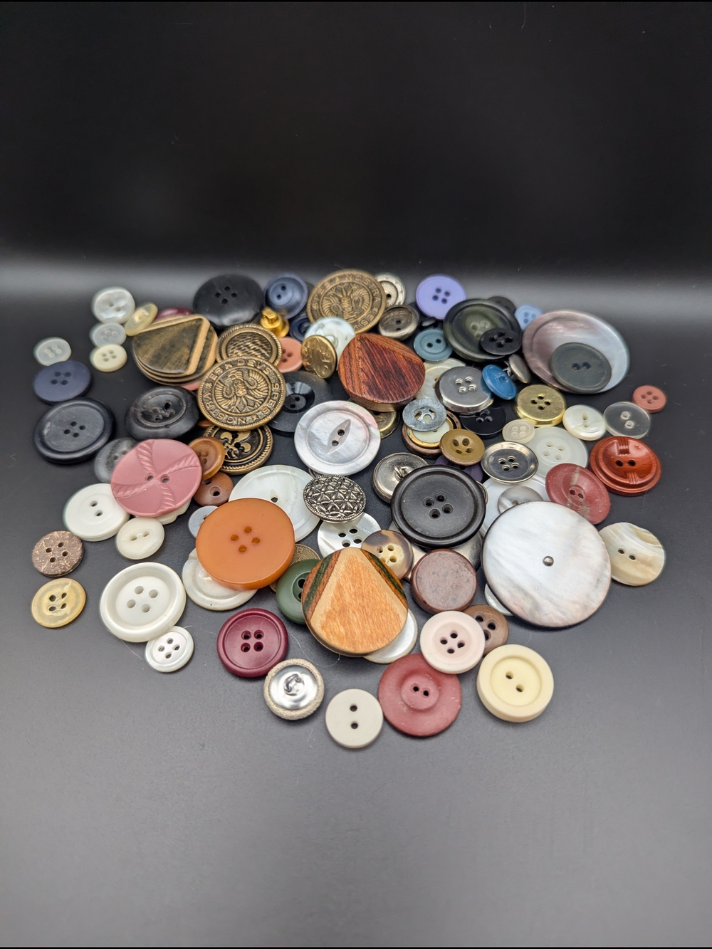 Lot Of Buttons. Vintage Buttons- Mother Of Pearl - Retro Buttons- Metal Buttons. - Picture 5 of 12